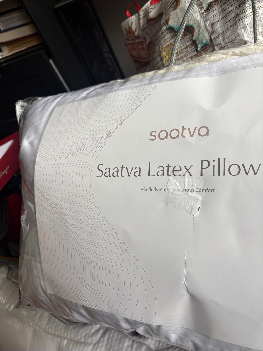 1 pack Saatva  mindfully made - White NEW loft high